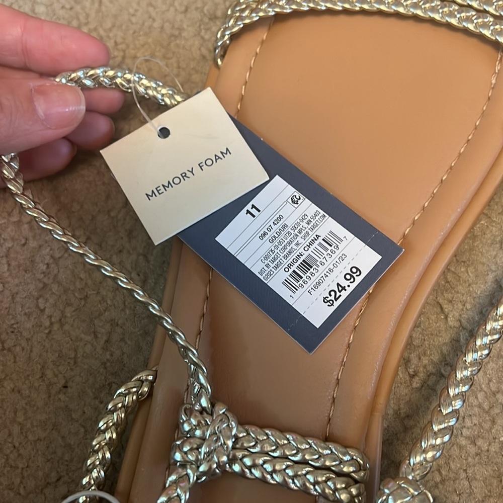 Universal Thread Gold Sandals NWT Size 11 - Picture 3 of 4